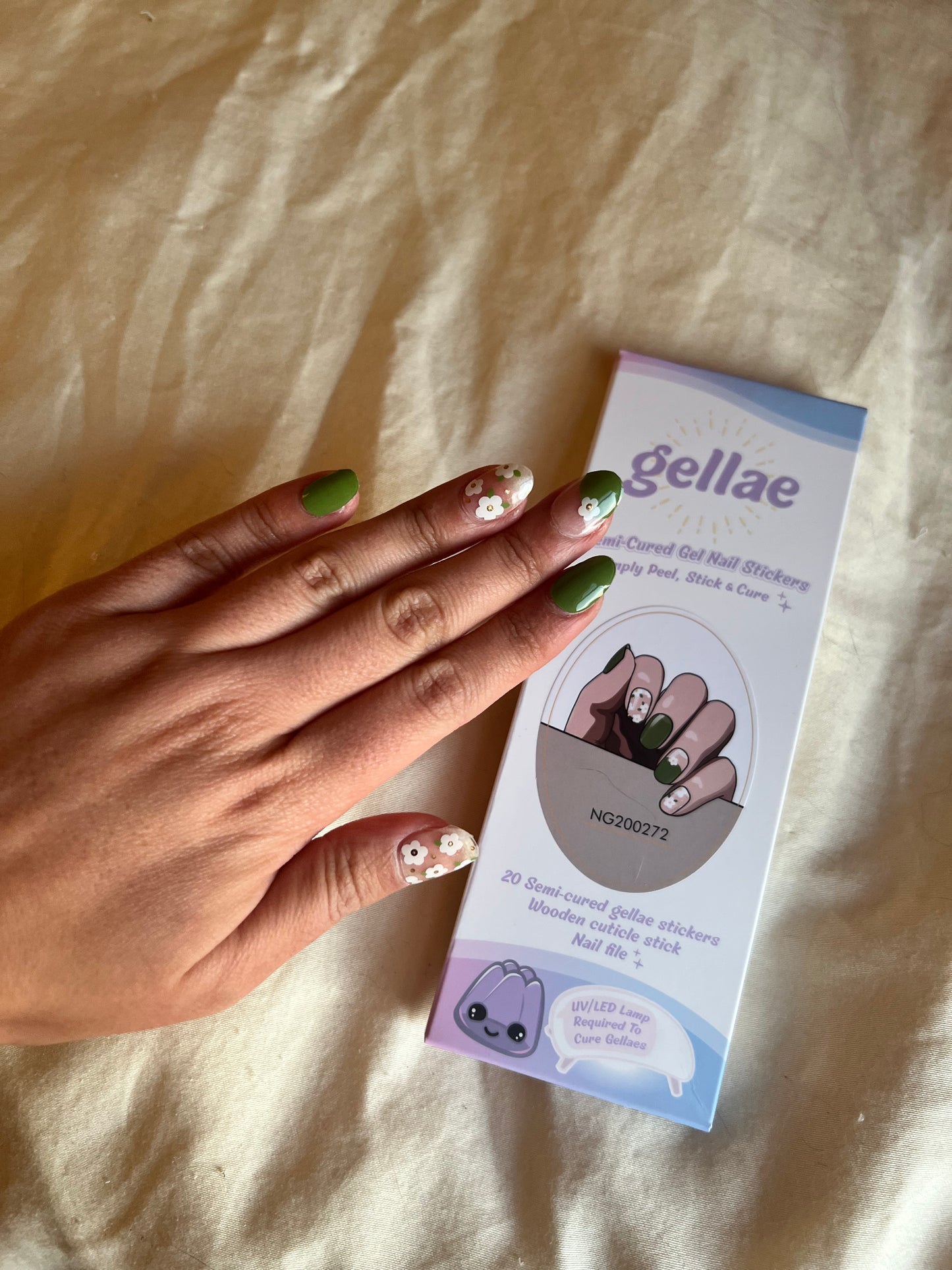 Green Daisy Meadows DIY Semicured Gel Nail Sticker Kit