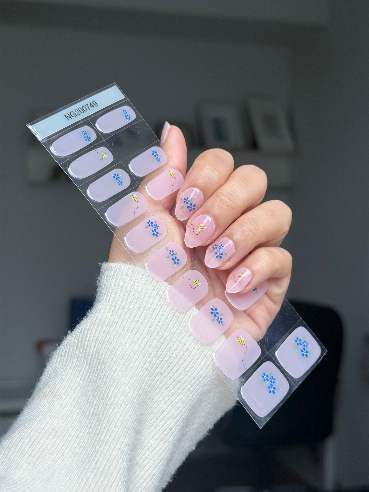 NEW Buzzing Garden DIY Semicured Gel Nail Sticker Kit