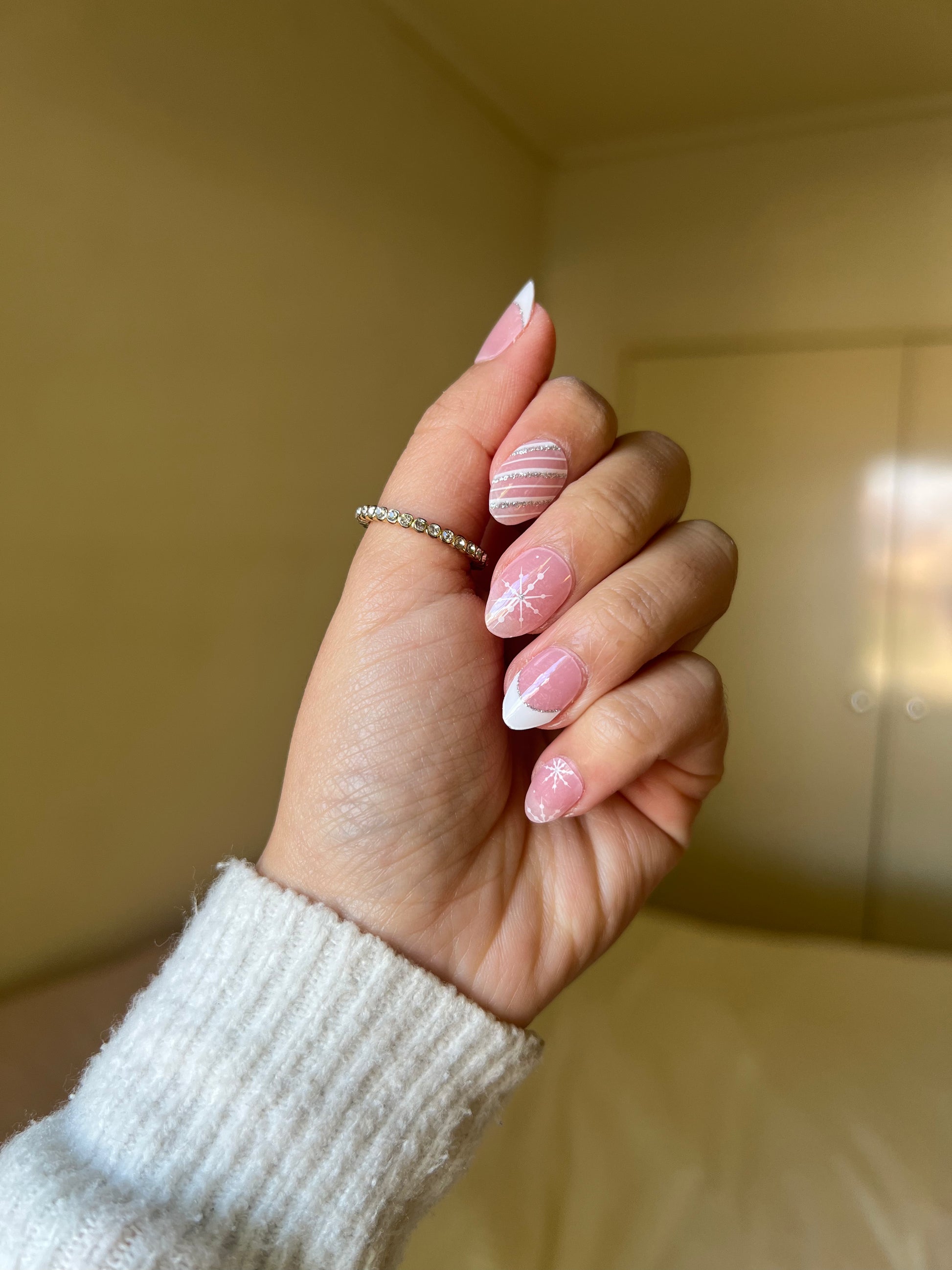 Candy Cane Wonderland DIY Semicured Gel Nail Sticker Kit (Christmas Limited Edition)