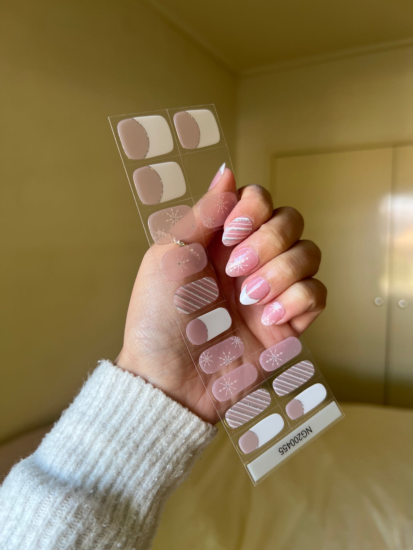 Candy Cane Wonderland DIY Semicured Gel Nail Sticker Kit (Christmas Limited Edition)