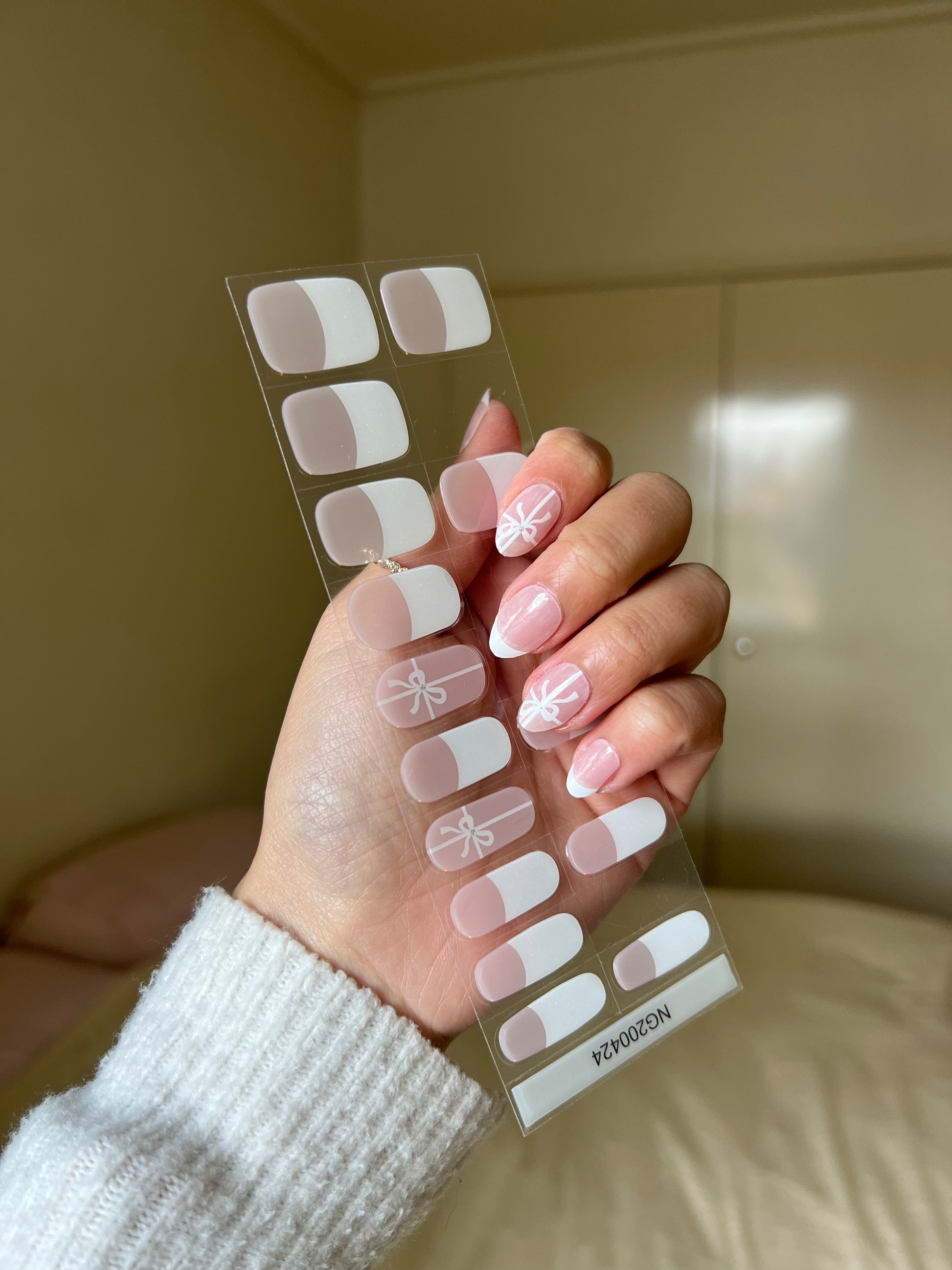 White Bow French Tip DIY Semicured Gel Nail Sticker Kit (Christmas Limited Edition)